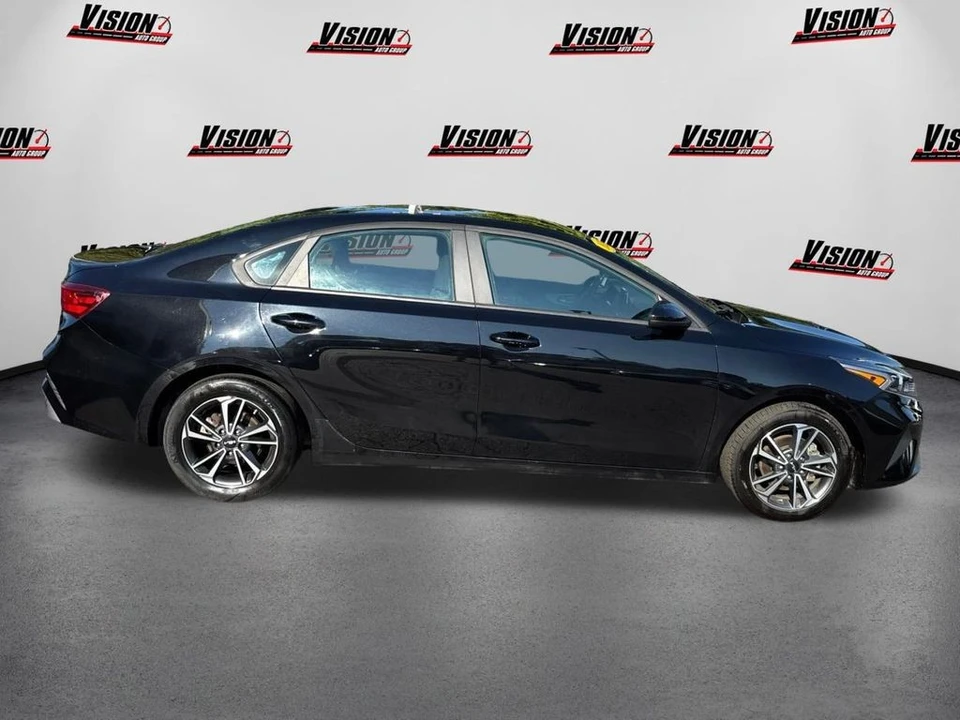 2023 Kia Forte - Image 4 of 12