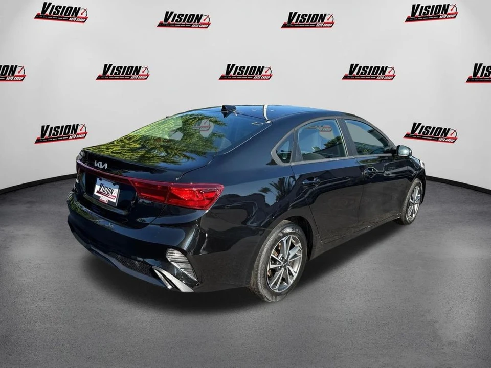 2023 Kia Forte - Image 5 of 12