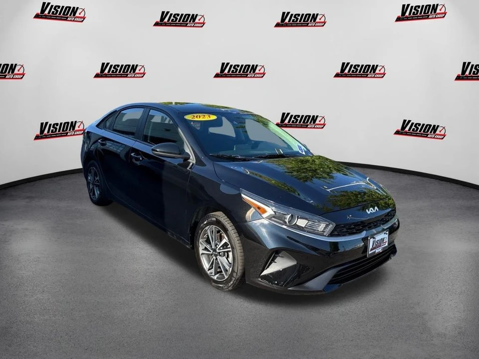 2023 Kia Forte - Image 3 of 12