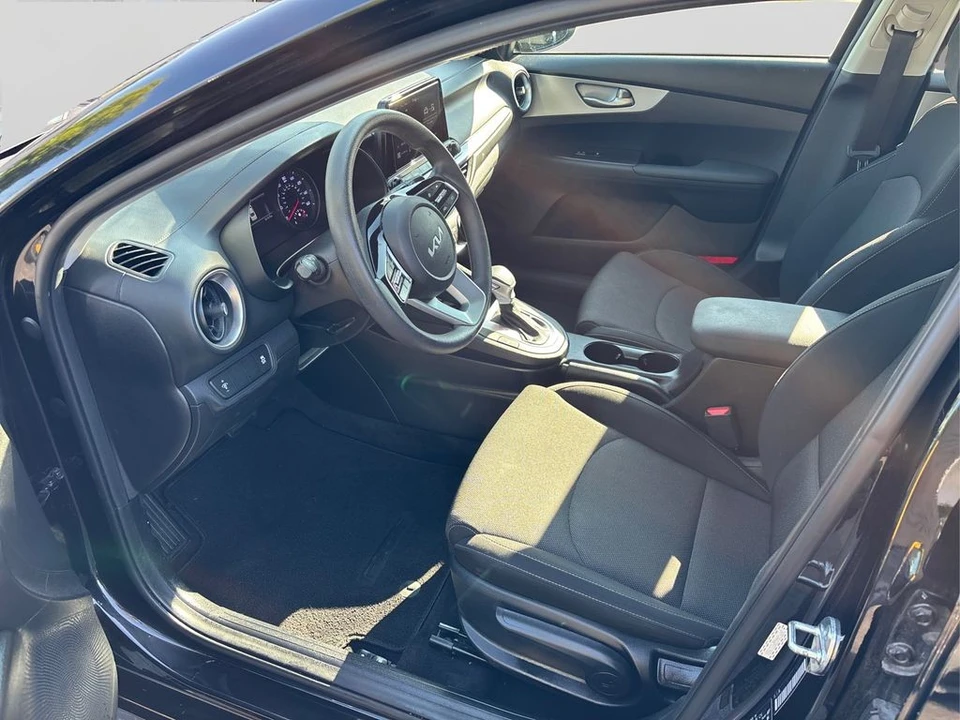 2023 Kia Forte - Image 9 of 12