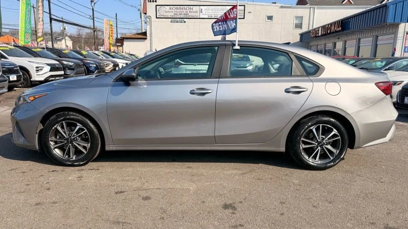 2023 Kia Forte - Image 10 of 12