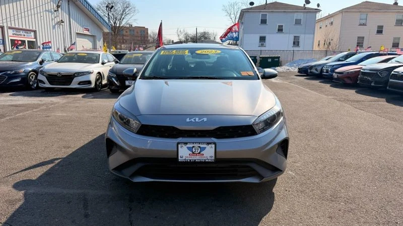2023 Kia Forte - Image 3 of 12