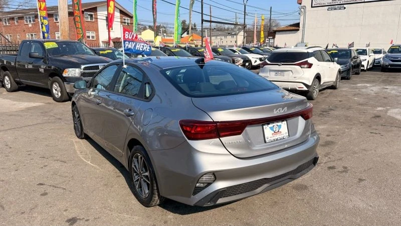 2023 Kia Forte - Image 5 of 12
