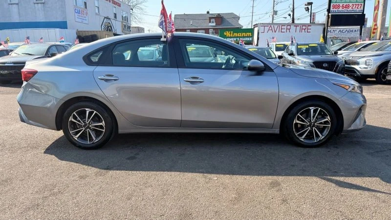 2023 Kia Forte - Image 11 of 12