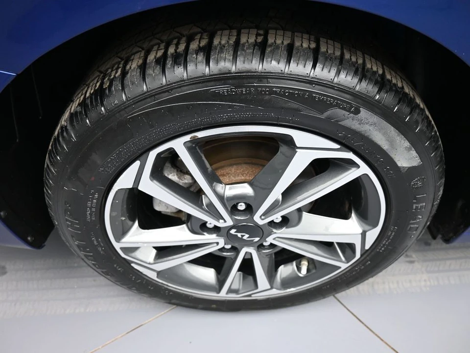 2023 Kia Forte - Image 12 of 21
