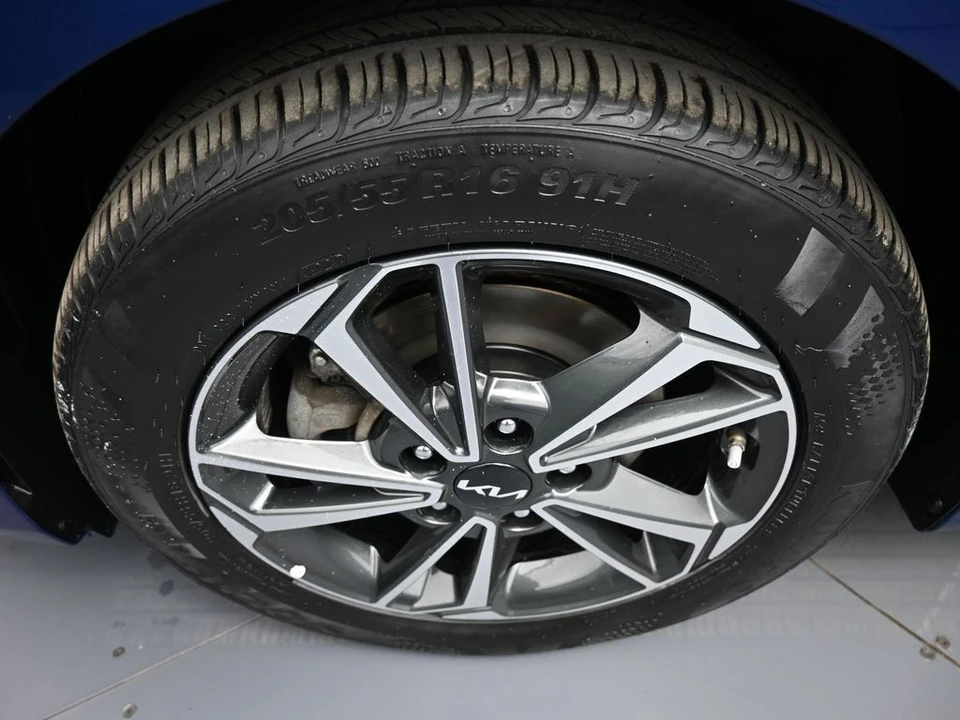 2023 Kia Forte - Image 14 of 21