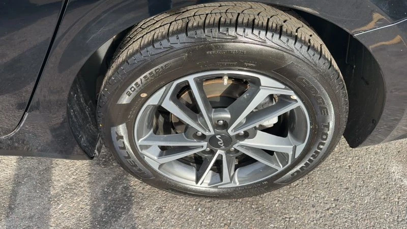 2023 Kia Forte - Image 9 of 12