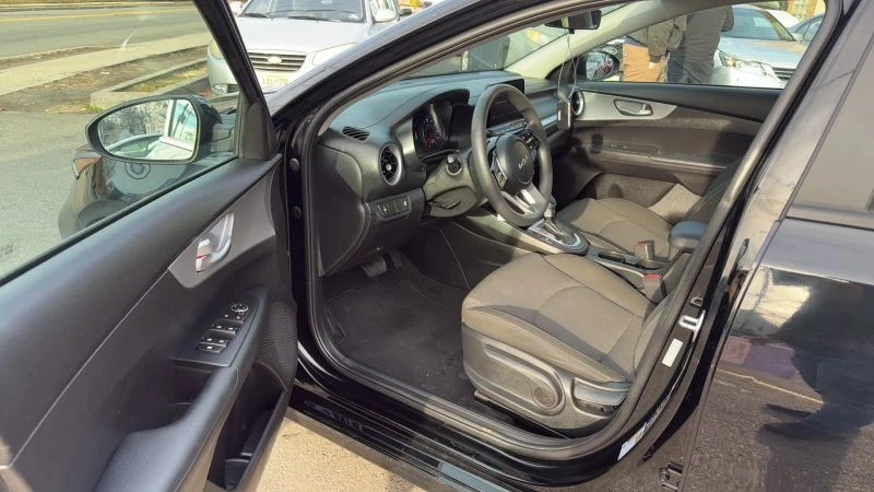 2023 Kia Forte - Image 10 of 12