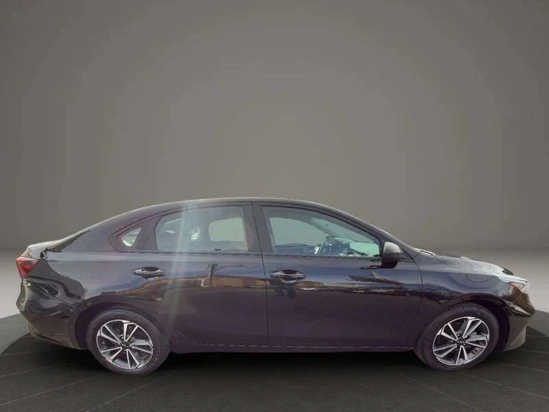 2023 Kia Forte - Image 4 of 12