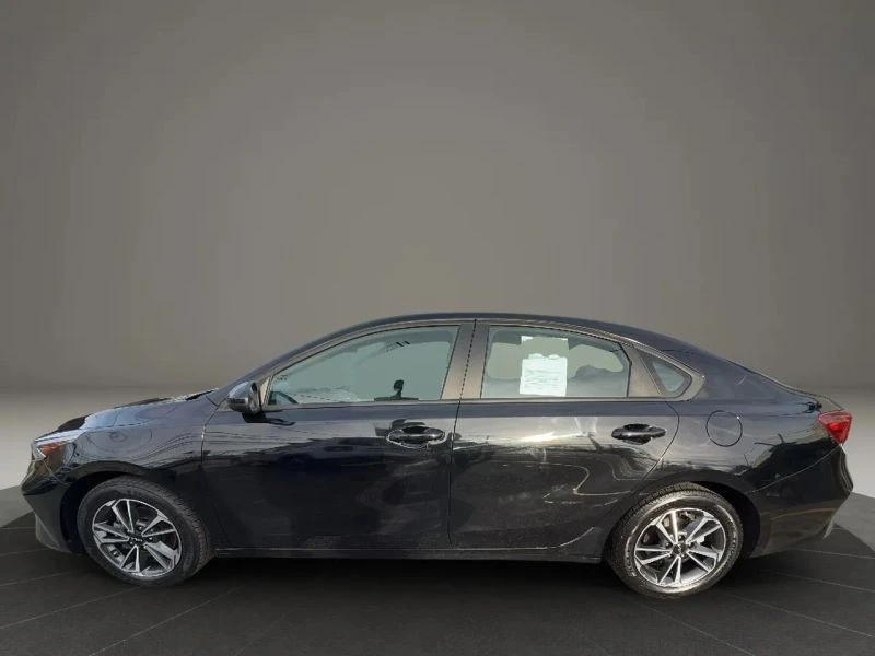 2023 Kia Forte - Image 8 of 12