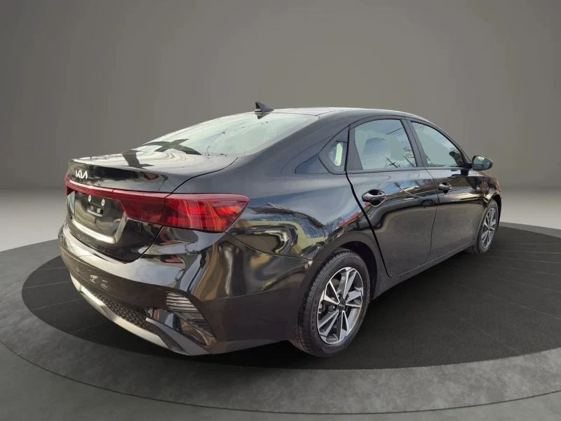 2023 Kia Forte - Image 5 of 12