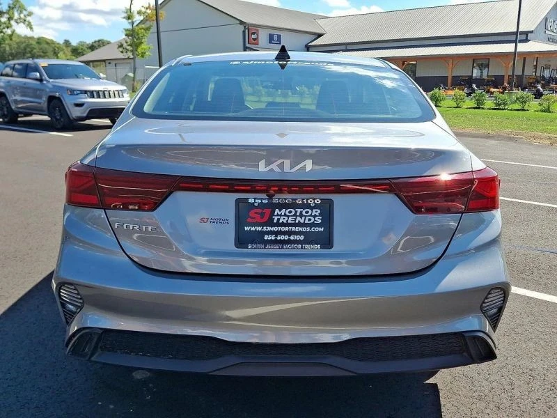 2023 Kia Forte - Image 5 of 12