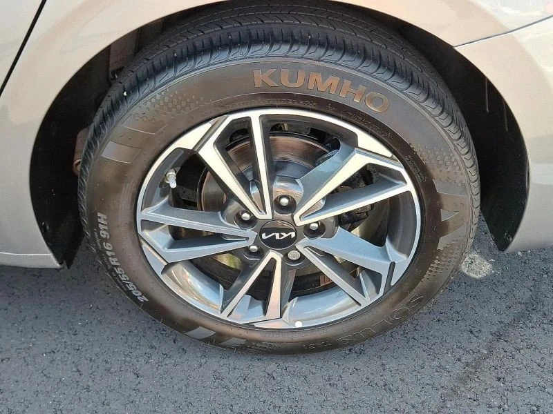 2023 Kia Forte - Image 9 of 12