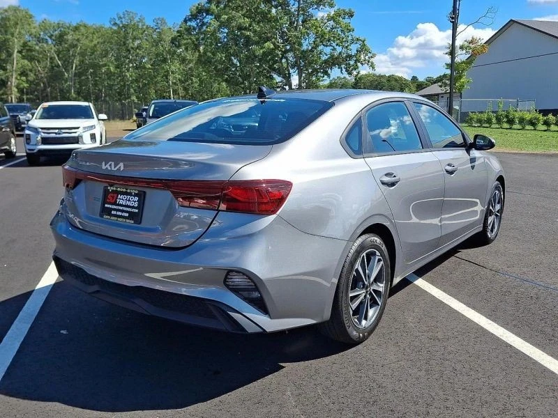 2023 Kia Forte - Image 6 of 12