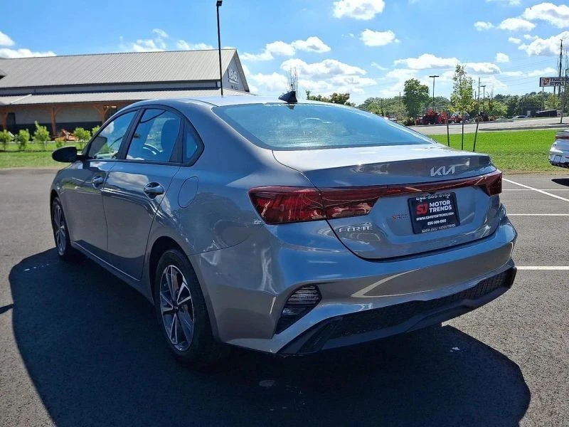 2023 Kia Forte - Image 4 of 12