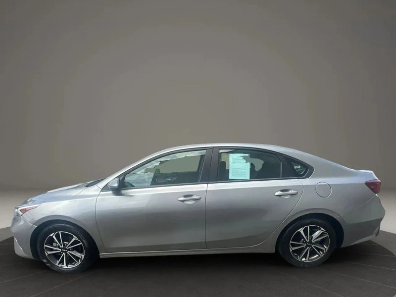 2023 Kia Forte - Image 8 of 12