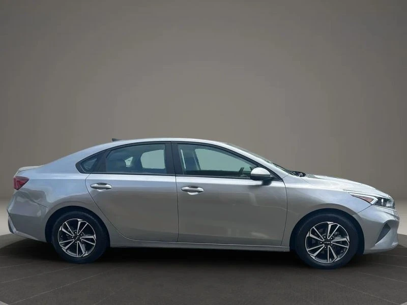 2023 Kia Forte - Image 4 of 12