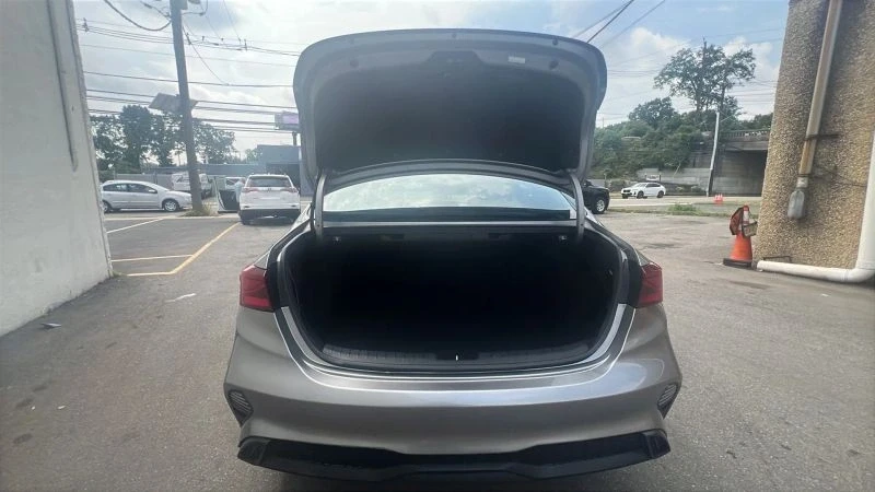 2023 Kia Forte - Image 9 of 12