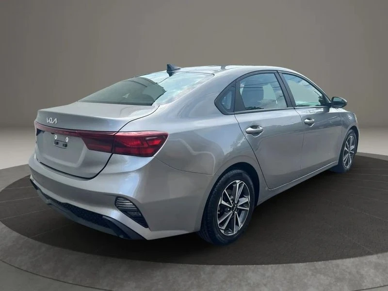 2023 Kia Forte - Image 5 of 12