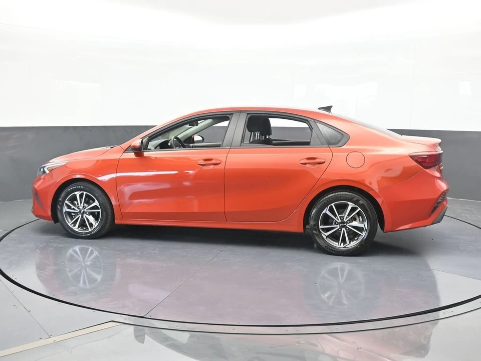 2023 Kia Forte - Image 3 of 12