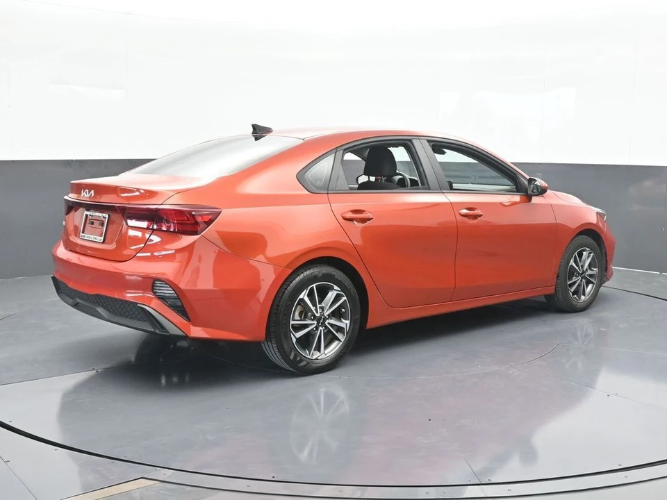 2023 Kia Forte - Image 6 of 12