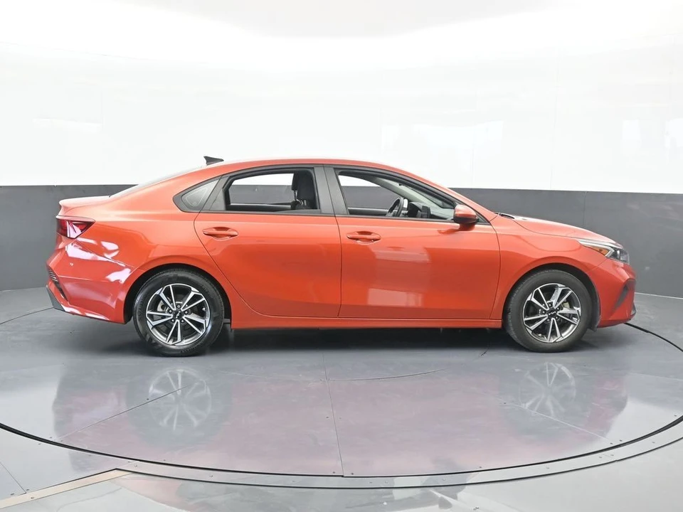 2023 Kia Forte - Image 7 of 12