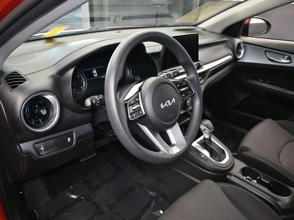 2023 Kia Forte - Image 10 of 12