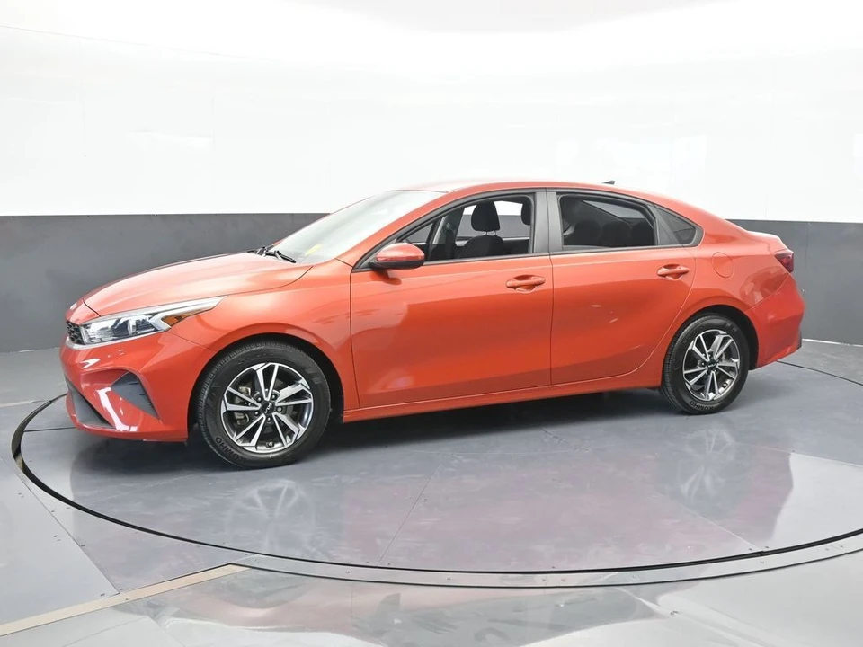 2023 Kia Forte - Image 2 of 12