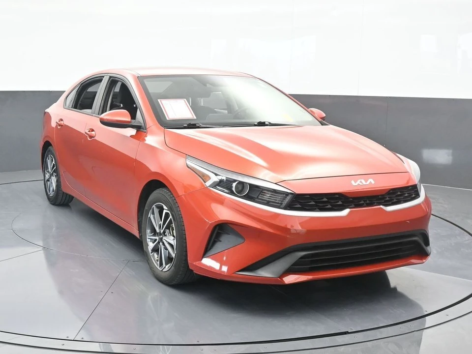2023 Kia Forte - Image 9 of 12