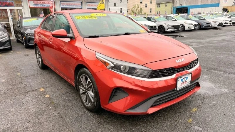 2023 Kia Forte - Image 2 of 12
