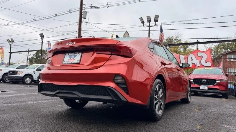 2023 Kia Forte - Image 9 of 12