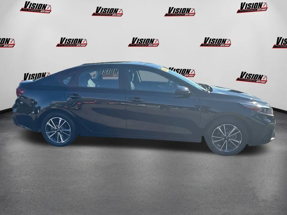 2023 Kia Forte - Image 4 of 12