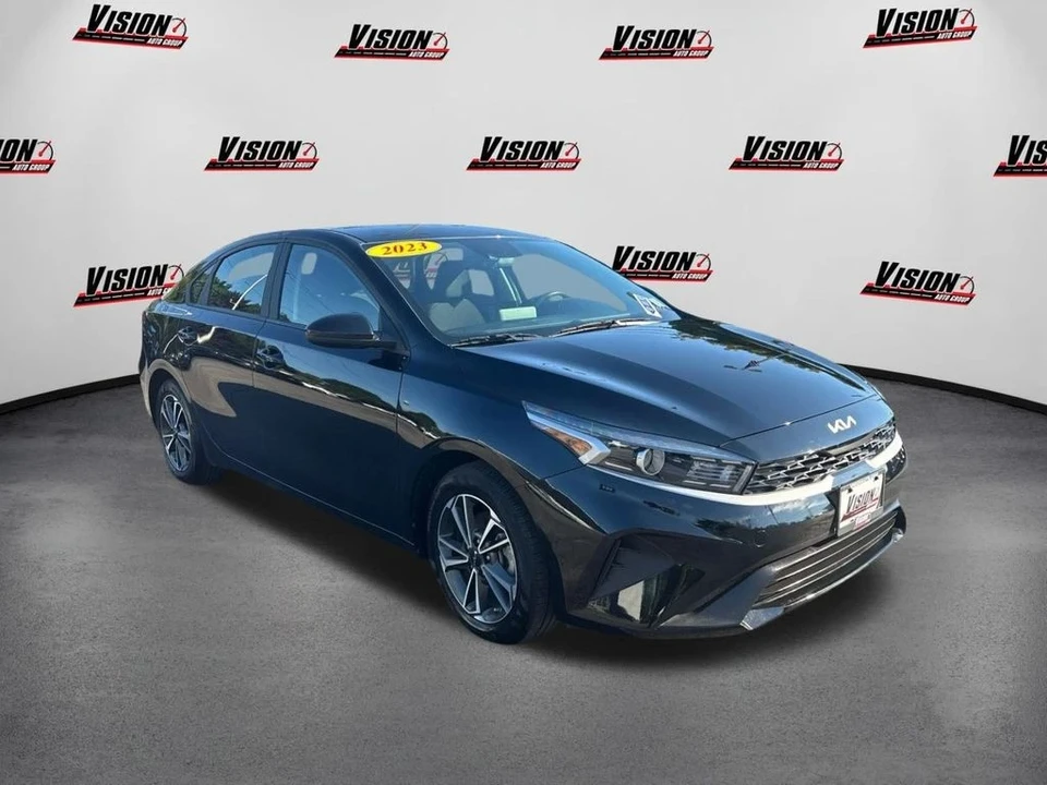 2023 Kia Forte - Image 3 of 12