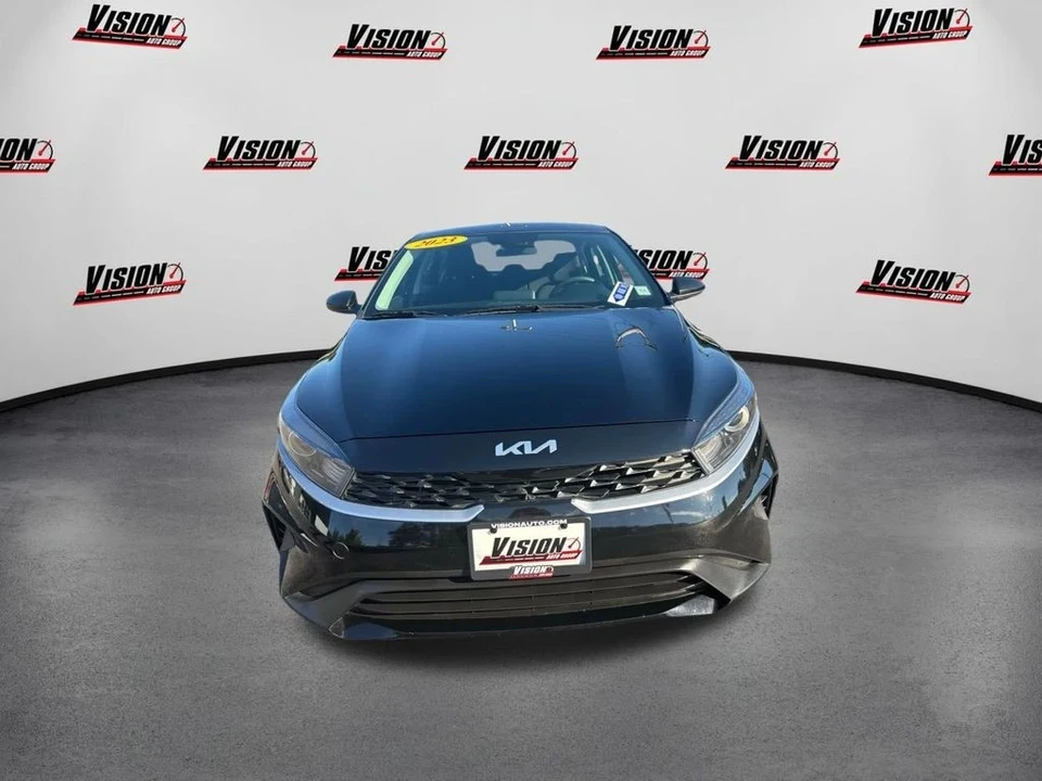 2023 Kia Forte - Image 2 of 12