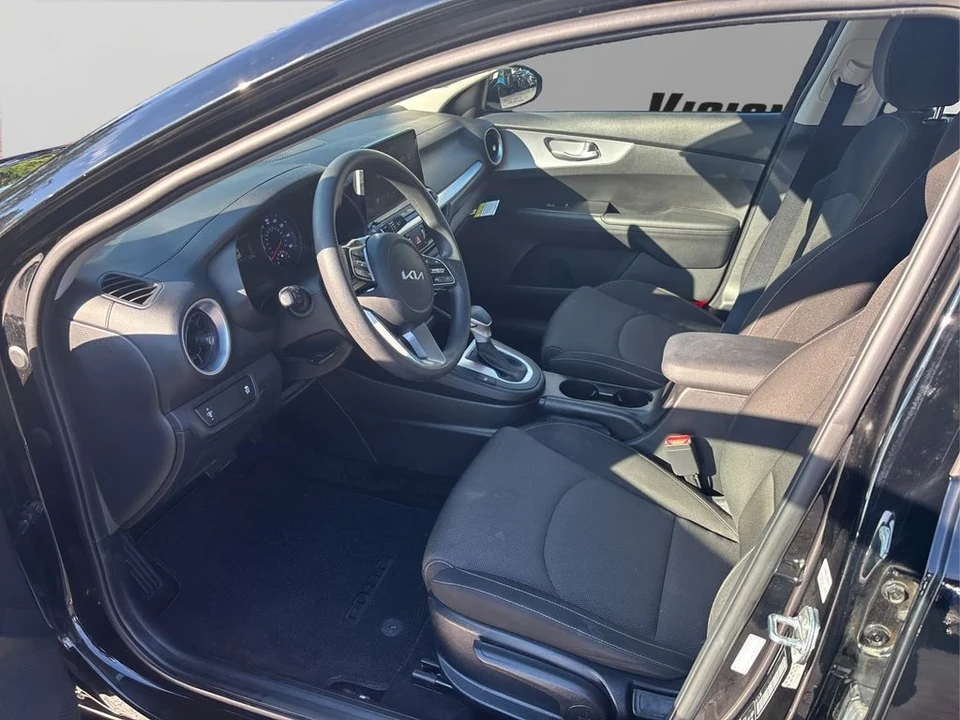 2023 Kia Forte - Image 8 of 12