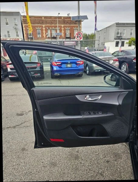 2023 Kia Forte - Image 11 of 12