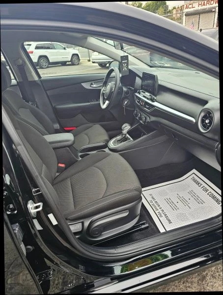 2023 Kia Forte - Image 9 of 12