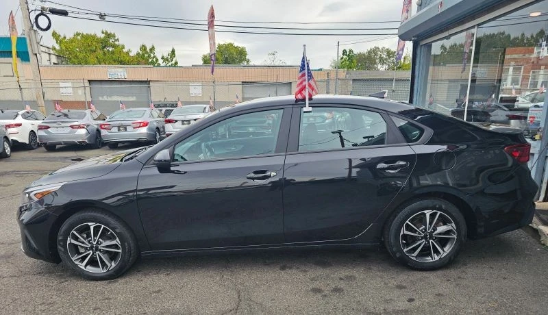 2023 Kia Forte - Image 2 of 12