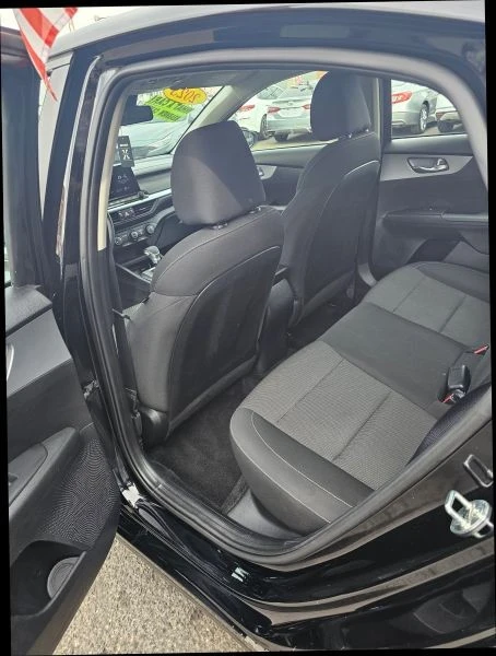 2023 Kia Forte - Image 8 of 12