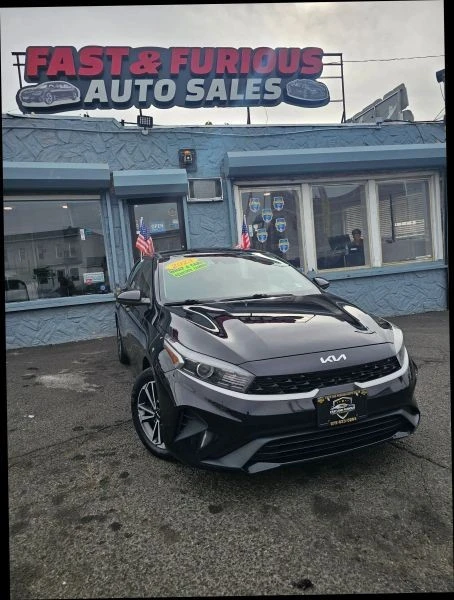 2023 Kia Forte - Image 5 of 12