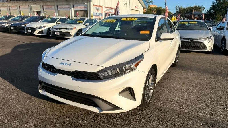 2023 Kia Forte - Image 4 of 12