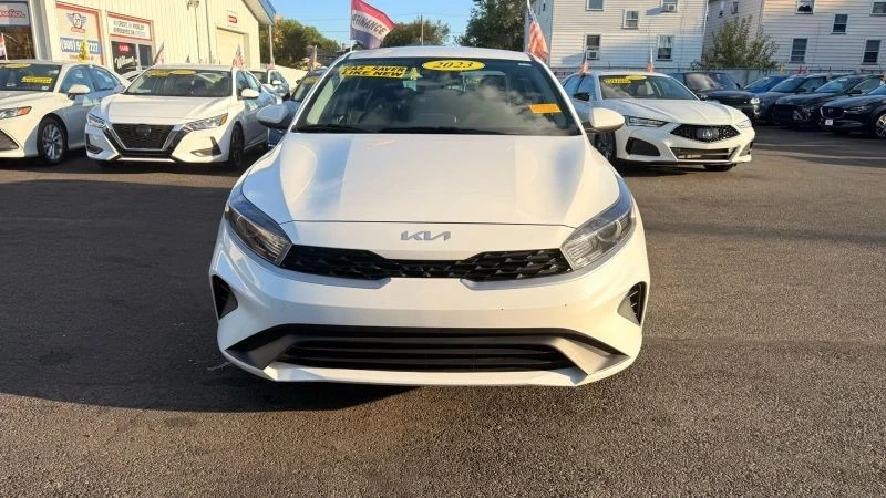 2023 Kia Forte - Image 3 of 12