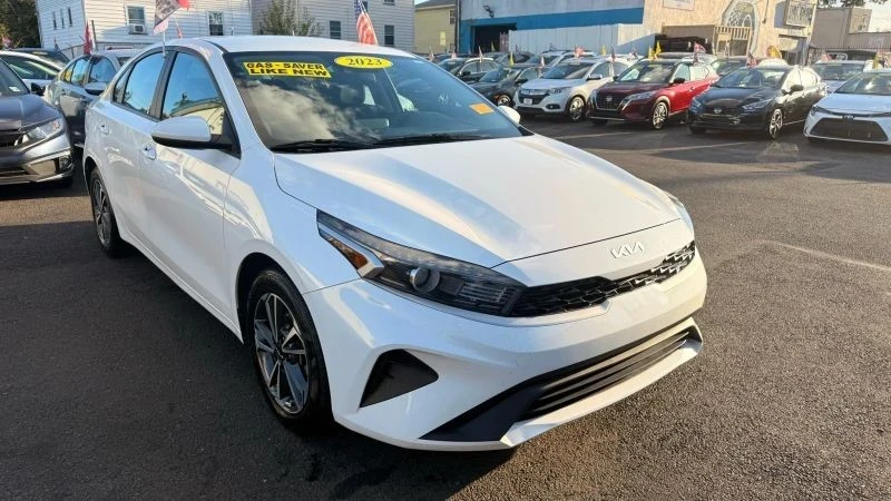 2023 Kia Forte - Image 2 of 12
