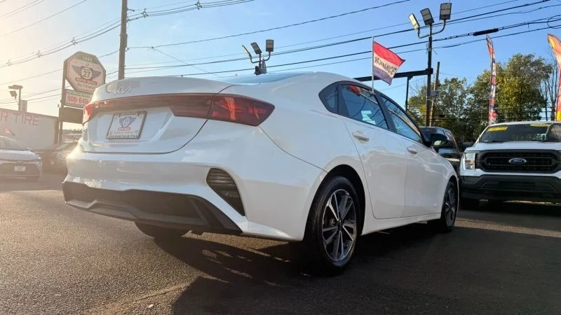 2023 Kia Forte - Image 9 of 12