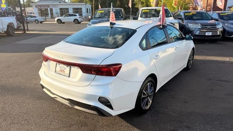 2023 Kia Forte - Image 7 of 12