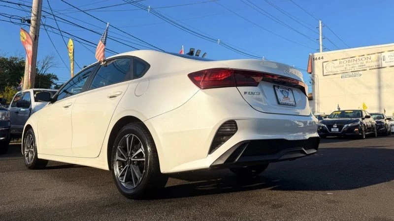 2023 Kia Forte - Image 8 of 12