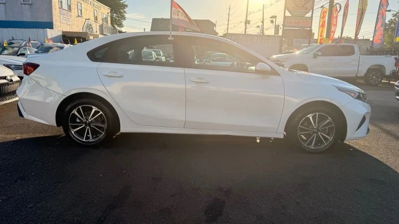 2023 Kia Forte - Image 10 of 12
