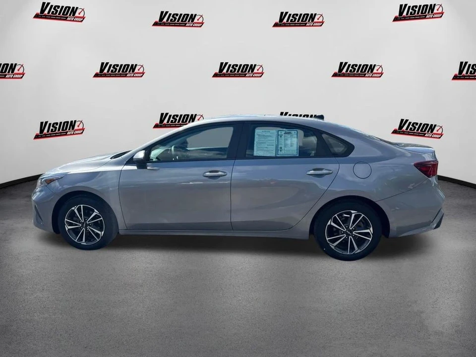 2023 Kia Forte - Image 8 of 12