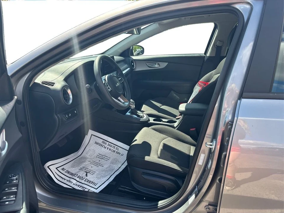 2023 Kia Forte - Image 9 of 12