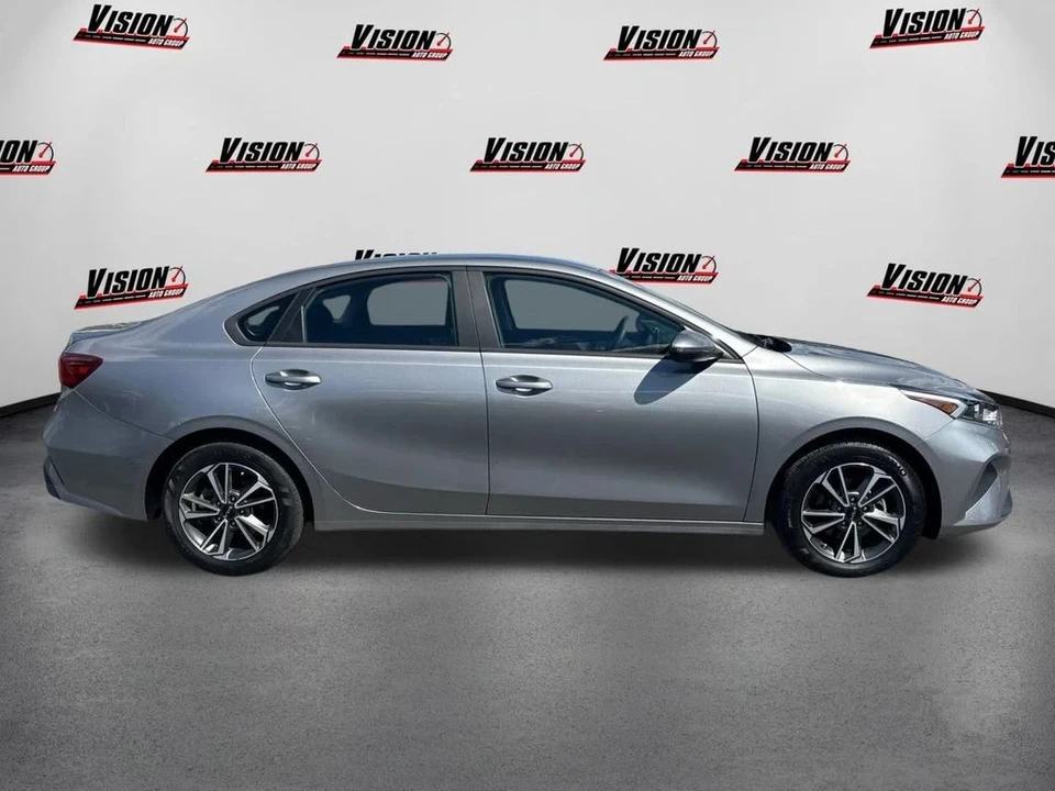 2023 Kia Forte - Image 4 of 12